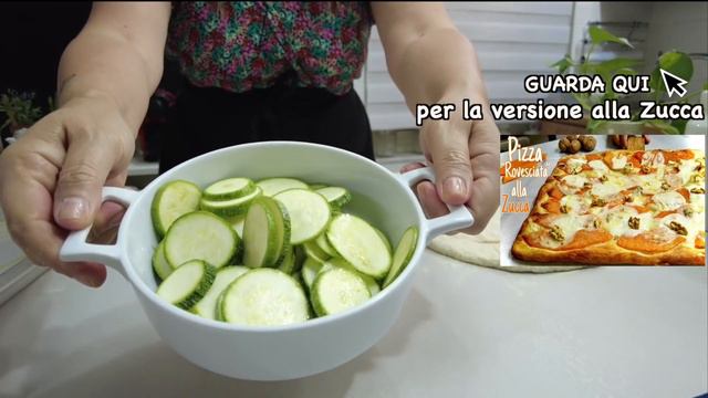 PIZZA ROVESCIATA ALLE ZUCCHINE 🍕Sottile e Croccantissima 🍕Ricetta facile di Tutti a tavola смотреть онлайн
