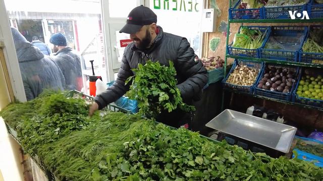 Xarkiv bazarında çalışan azərbaycanlılar müharibənin yaratdığı çətinliklərdən danışıb