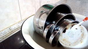 Обычной содой отмыла все кастрюли .Кто готовит курицу по-еврейски_ Тоже самое и в вашем желудке...