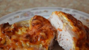 Мясо запечённое в духовке под сыром и майонезом