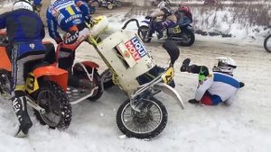 падение мотокросс коляски