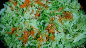 Капуста молодая тушёная со сметаной