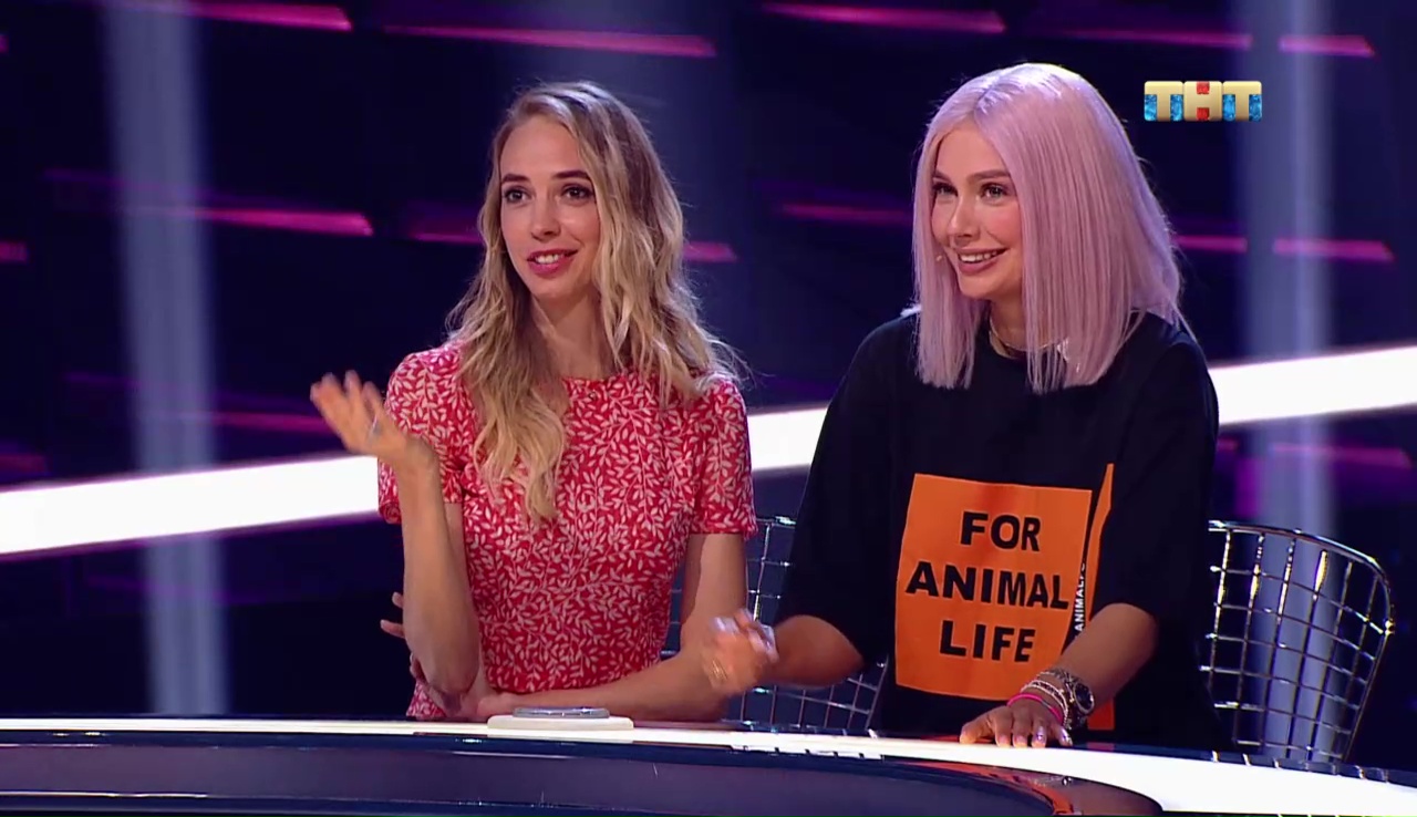 Оның құрбысының ренжіп жатқанын көру