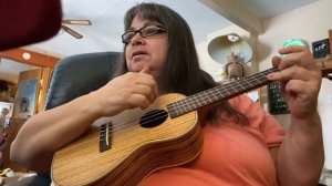 Ukulele (moon river )