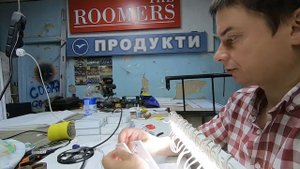 Устанавливаю светодиоды в объемные световые буквы Самсунг