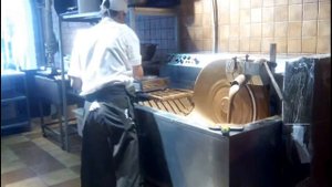 Как делают шоколадные фигурки во Львовской мастерской шоколада
