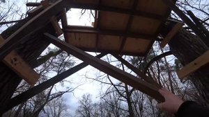Построил дом на дереве , пол готов , начал делать стены 2ч