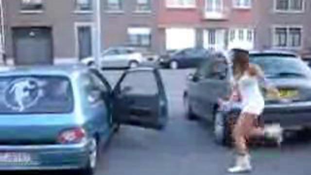 Просто у нее хорошее настроение 