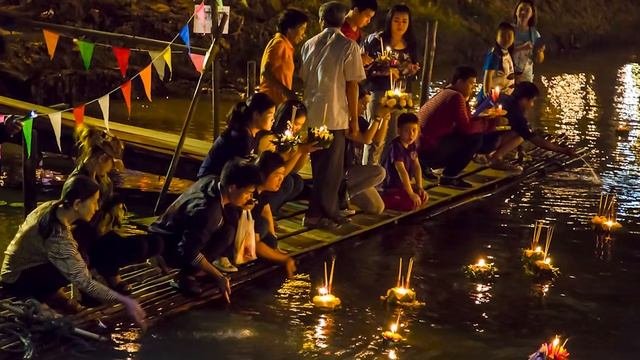 Best Light Festivals Around The World | BEAR WITNESS To A Top 10 Festival Of Lights Around The Worl