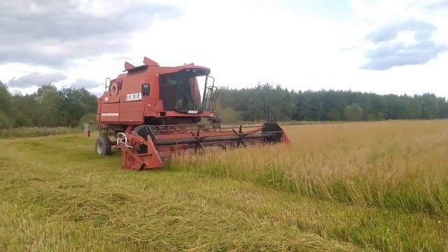 ЛИДА-1300 зерноуборочный комбайн