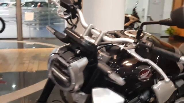 Honda CB1000R. 1000cc sport bike review - Urdu