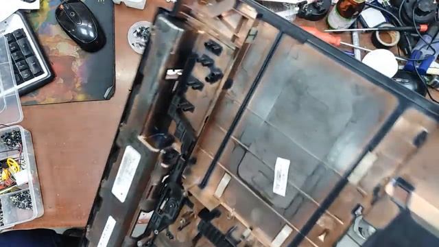 Acer Aspire 5742. Восстановление ноутбука. 2-я серия - крепление петель. смотреть онлайн