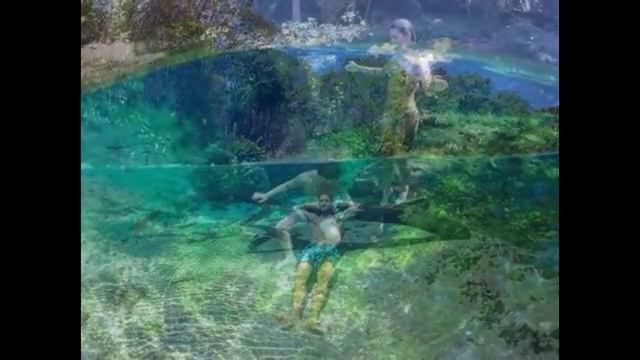 Классно плавать в прозрачной кристально чистой воде. Чистая вода на море, в озере | Alex Tour смотреть онлайн