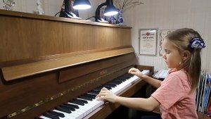 О.Геталова 'Белая курочка Рыжик', играет Полина Олейник, 1 класс