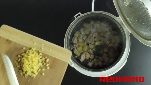 Мультиварка REDMOND RMC-M4503 Свинина с картофелем смотреть онлайн