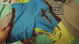 Разбираю вещи в детской комнате. Одежда и другие вещи на продажу. Расхламление