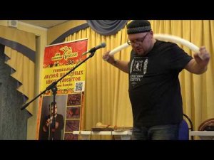 Роман Ломов - мастер народных инструментов