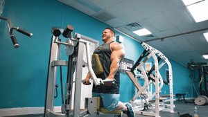 Nick Walker's Shoulders & Triceps Workout | HOSSTILE