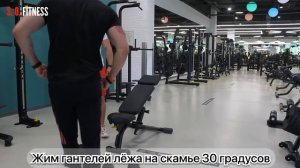Тренировка грудных мышц в тренажерном зале. Показываем и рассказываем как правильно сделать.