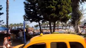 Дорога от пляжа Клеопатры до отеля "Club Bayar Beach".  Аланья, Турция. 2019. Вид из окна автобуса.