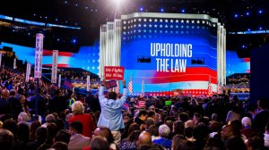 Зрелищный, но пустой: в США прошел съезд демократов