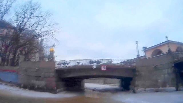 Мужик подтягивается на мосту смотреть онлайн