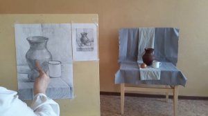 Основы рисунка. Натюрморт из трех предметов, близких по форме к геометрическим и контрастных по тон