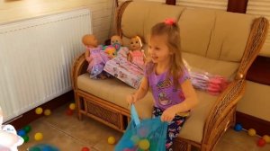 ДЕТИ НЕ ПОДЕЛИЛИ ИГРУШКИ  Эльвира и братик делят КОЛЯСКУ ДЛЯ КУКЛЫ сборник