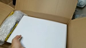 Распаковка посылки со сборными моделями.