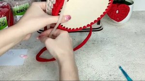 Корзинка "Сердце" из трикотажной пряжи с деревянным донышком