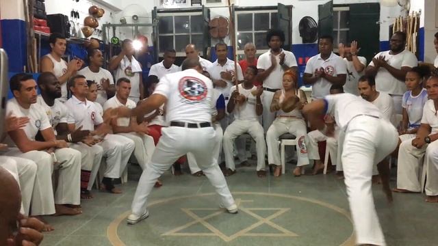 SÃO BENTO GRANDE / MESTRE BAMBA-ACMB & MESTRE BOZÓ PRETO-ACRB / MESTRE BAMBA-ACMB & CARECA-CCCB смотреть онлайн