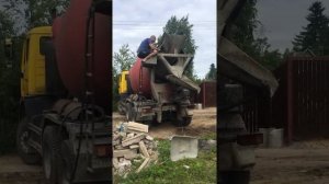 Замывка миксера после выгрузки бетона