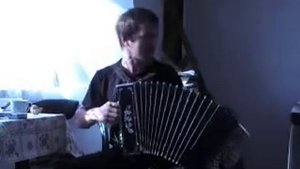 На братских могилах (В Высоцкий) под гармонь