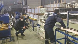 Упаковка покрашенного пвх профиля. Станок СУ-01. ООО "Технострой"