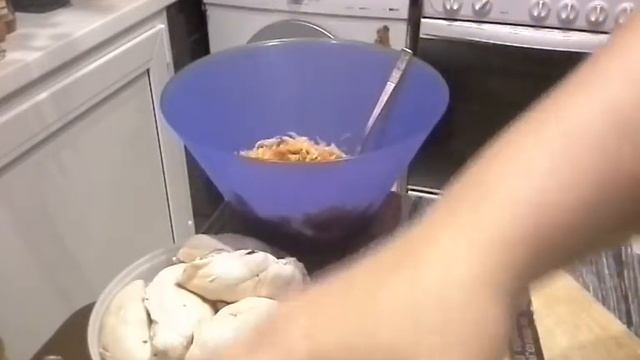 Сытный салат "Обжорка" из простых ингредиентов, которые всегда "под рукой".