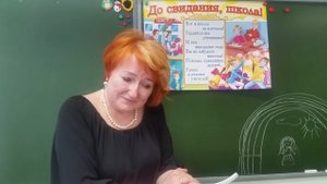 Последний звонок. Классный руководитель поет песню выпускникам. Выпуск 2017 г. Екатеринбург