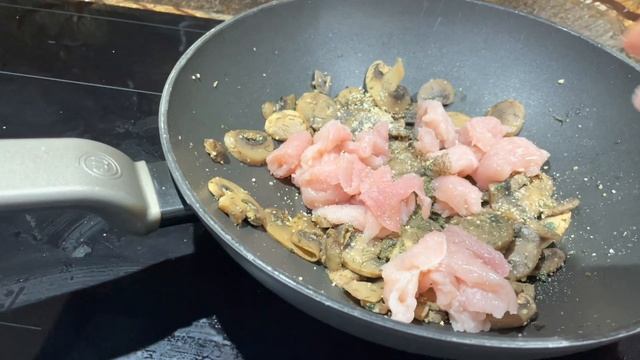 Ширатаки с шампиньонами и куриной грудкой , пп рецепт. НА УЖИН ВСЕГО 59 ККАЛ НА 100 ГР