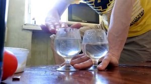 игра на трёх бокалах