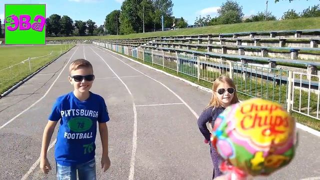 Челлендж с самокатом Распаковка супер самоката Макси Микро Challenge with kick scooter Maxi Micro смотреть онлайн