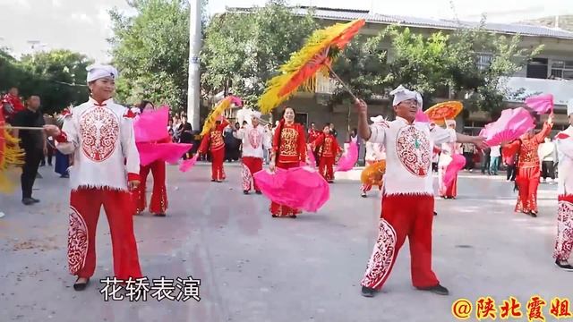 【陕北霞姐】胖星星弟弟结婚，霞姐请来腰鼓花轿秧歌现场助兴，太热闹了要永远幸福！ смотреть онлайн