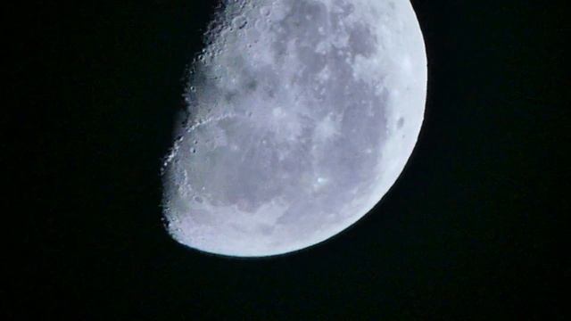 Panasonic Lumix DMC FZ-300 - Zooming into the Moon [4k] First try Hand held смотреть онлайн