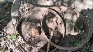 Коп металла на старой мельнице.