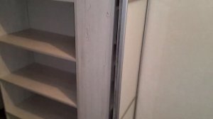 Делим прихожую для гардеробной комнаты, с разными дверьми купе | от Мастерской Мебели