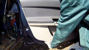 КАК СНЯТЬ ОБШИВКУ (КАРТУ) ДВЕРИ НА VOLVO S40, C30, V50, C70 #вольвовод