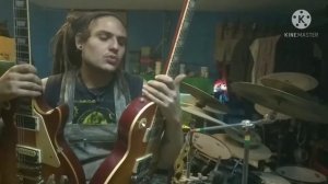 GIBSON LES PAUL STANDARD 2011 VS GIBSON LES PAUL STUDIO 96 (RELIC) P1