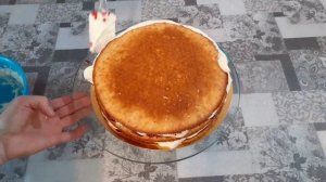 Торт на кефире со взбитыми сливками и творожным сыром.