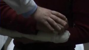 Методика иммобилизации кисти - наложение транспортной шины.mp4
