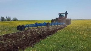 Работа Плуга ППЛ9+2 по залежной земле