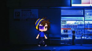 фиолетовый парень гуляет ночью