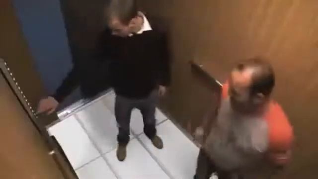 Исчезающий пол в лифте смотреть онлайн